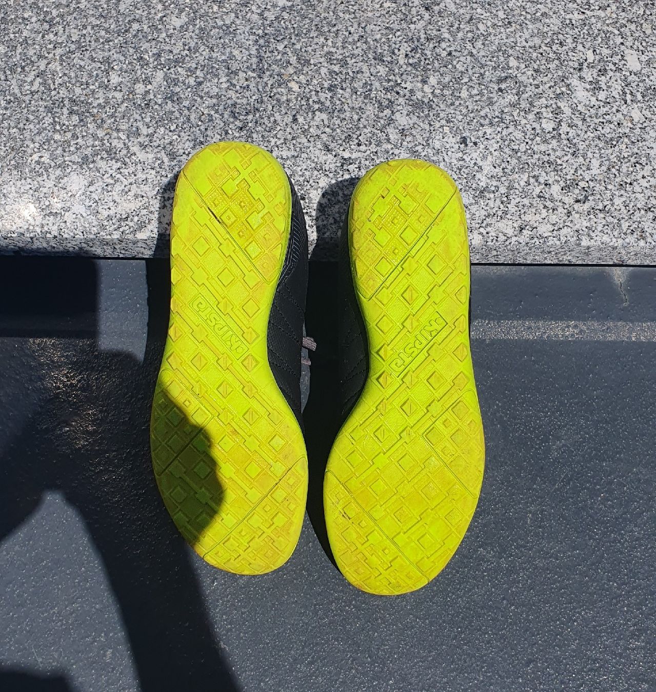 Decathlon Scarpe per ragazzi: chaussures de salle 36 – Usato da Servion venduto da meno999 5
