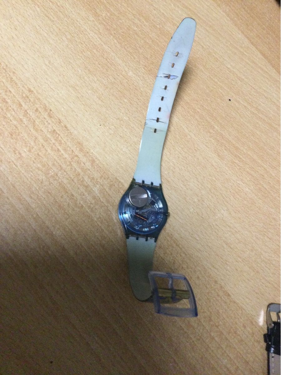 Swatch Uhren: Swatch uhr läuft Armband ein bisschen Defket – Gebraucht aus Basel von vat_lp8z 1