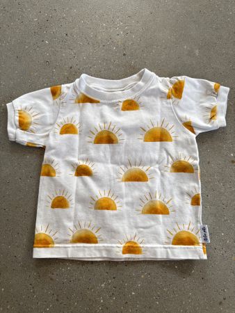 Baby T-Shirt mit Sonnenprint, Grösse 68