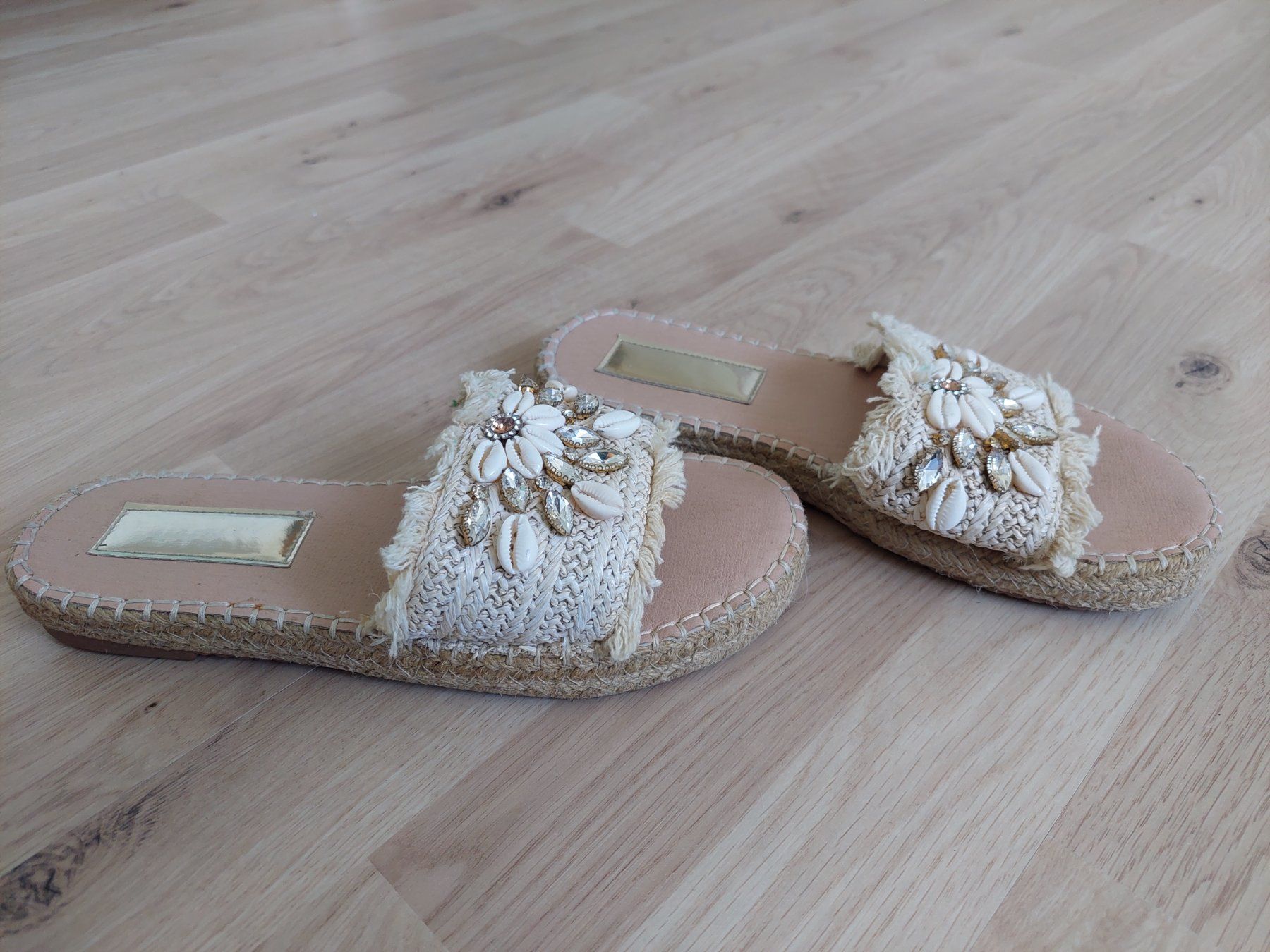 Scarpe da donna: BEIGE PANTOLETTEN GR. 38 – Usato da Münchenstein venduto da Strupfi 2