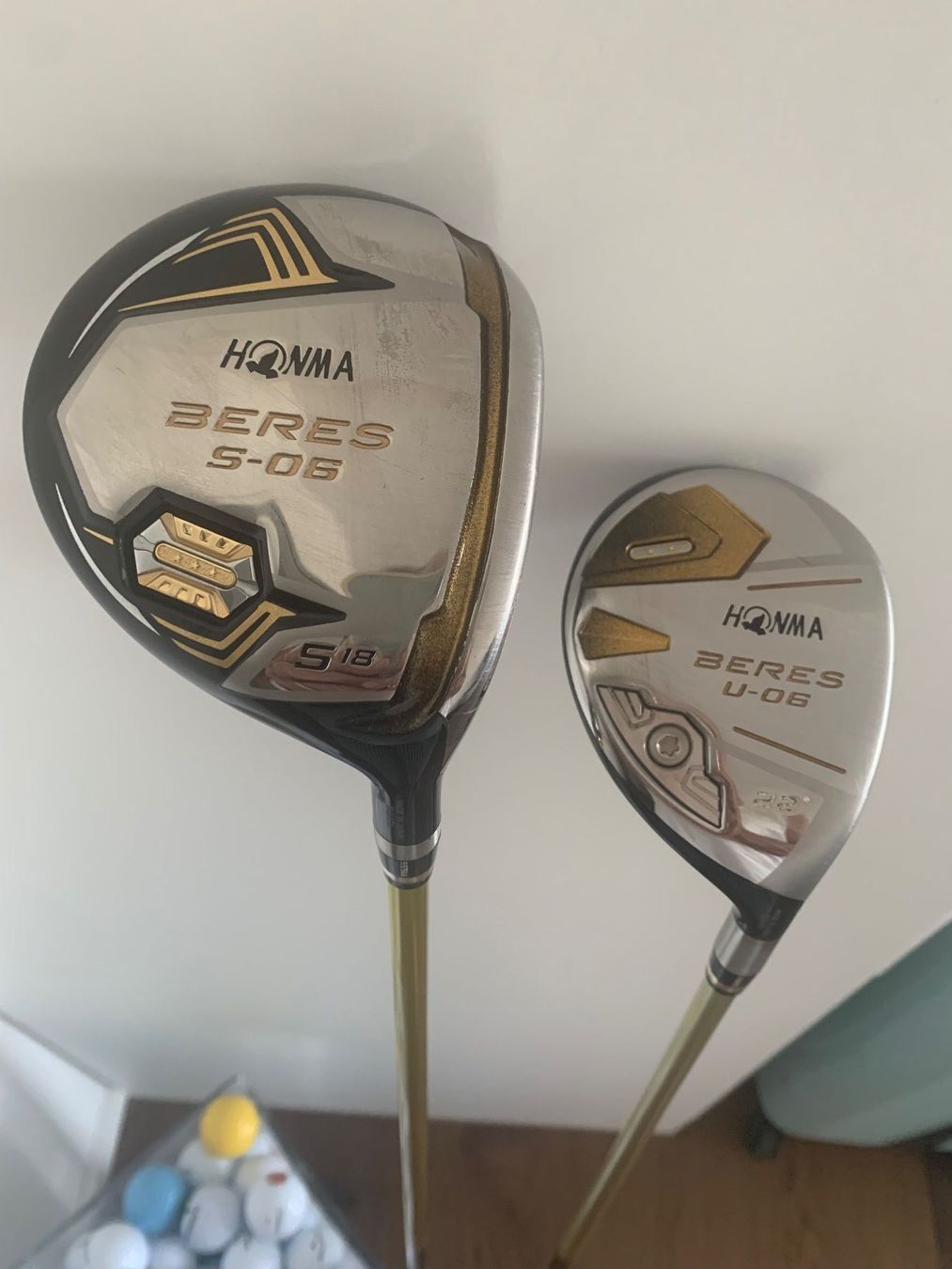 Honma Mazze & Set: Honma Beres Set Stiff - FW 5 mit Hybrid 4 – Nuovo (secondo la descrizione) da Hausen AG venduto da Riro60