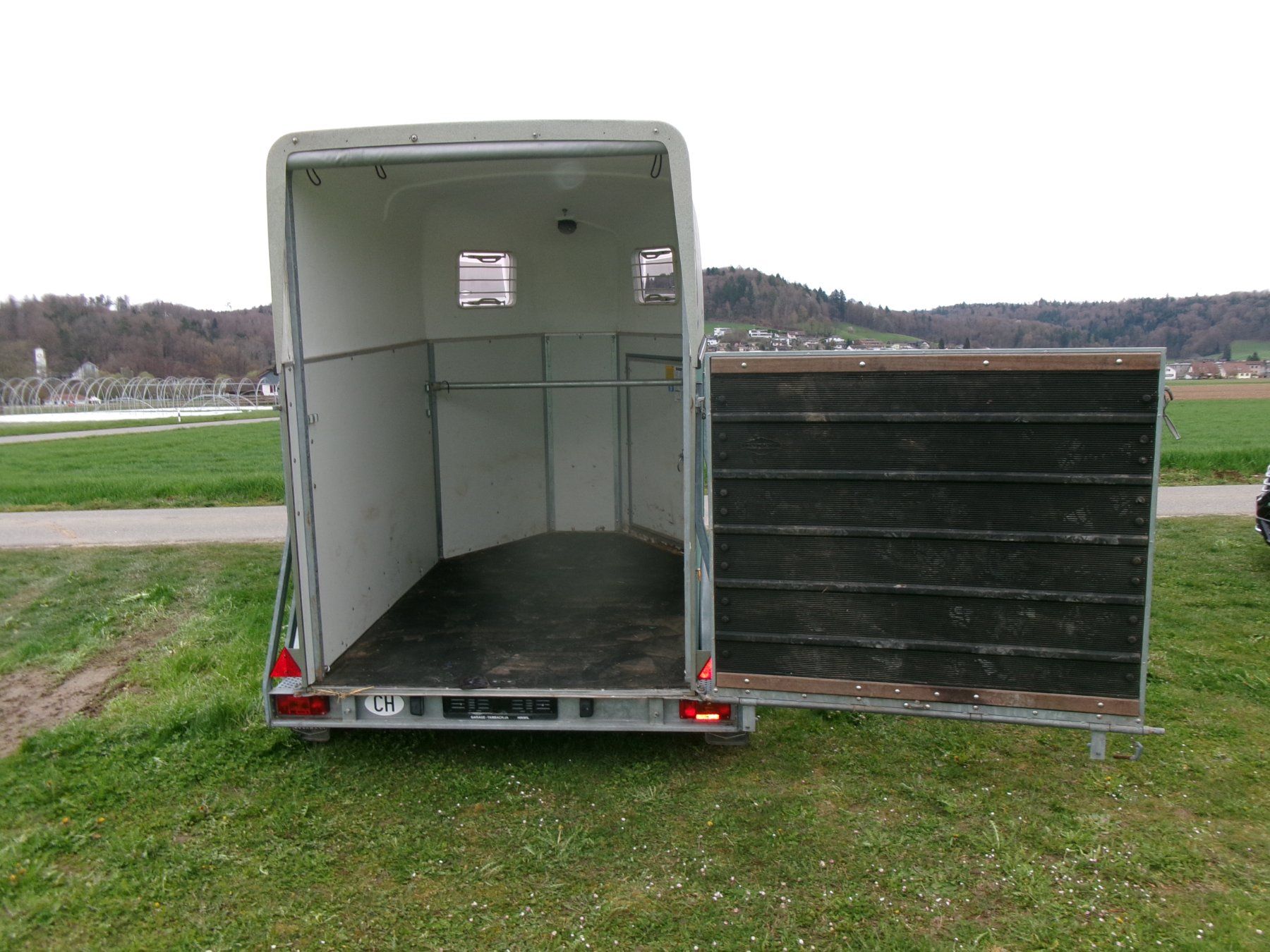 Anhänger: 2er Pferdeanhänger mit Schwenkrampe – Gebraucht aus Muhen von Bschaf 6
