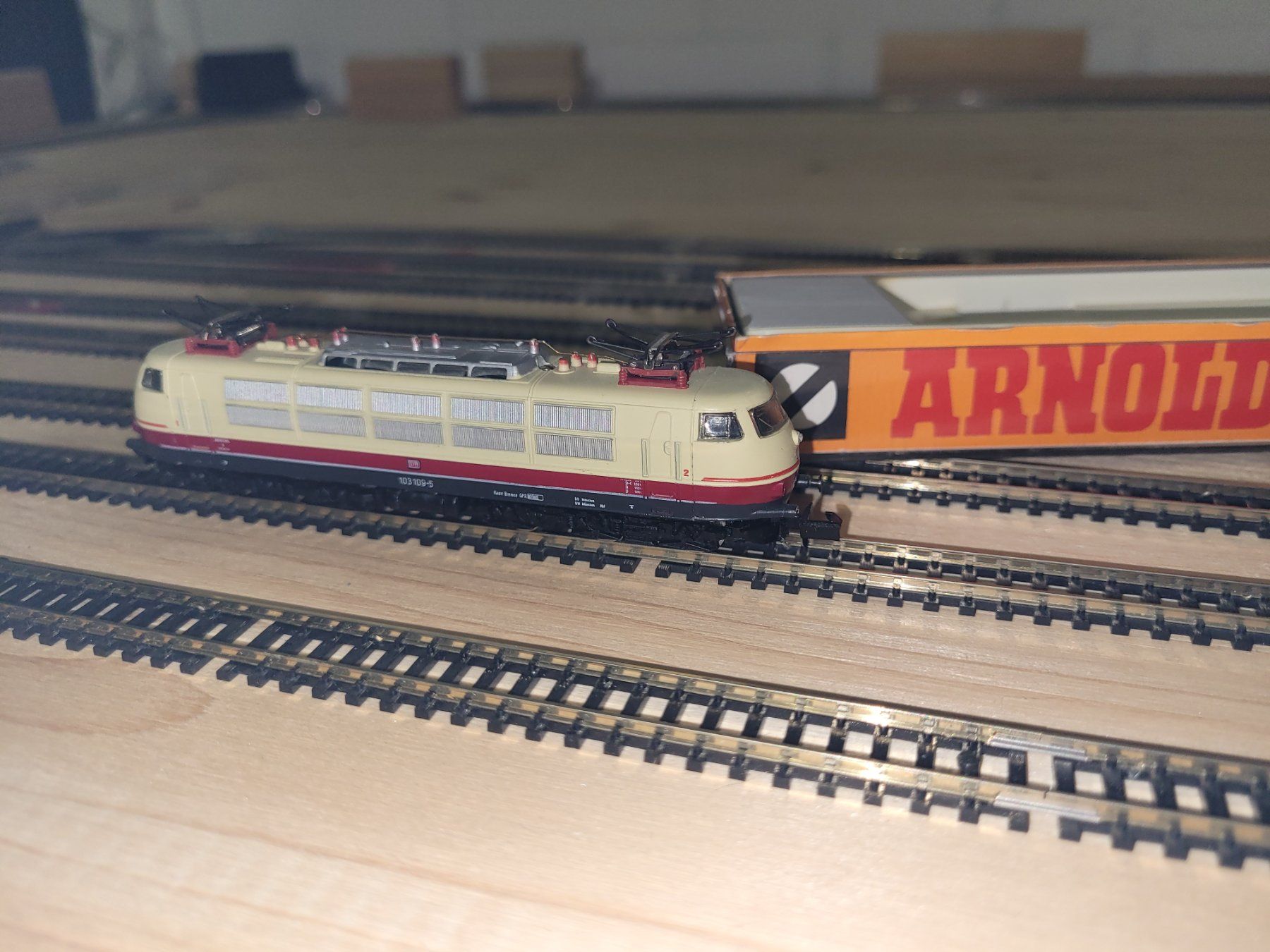 Arnold Modelleisenbahnen: Arnold N-Spur E-Lok BR 103 113-6 DB. – Gebraucht aus Gempenach von moudi60 2