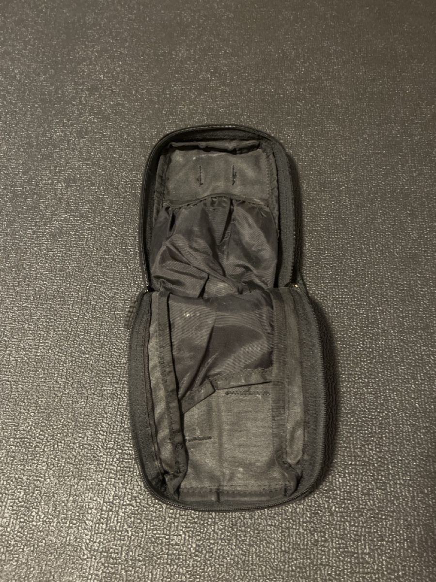 Sacs: Pochette tactique noire système Molle état neuf – D'occasion à Salgesch par Tuf7 1
