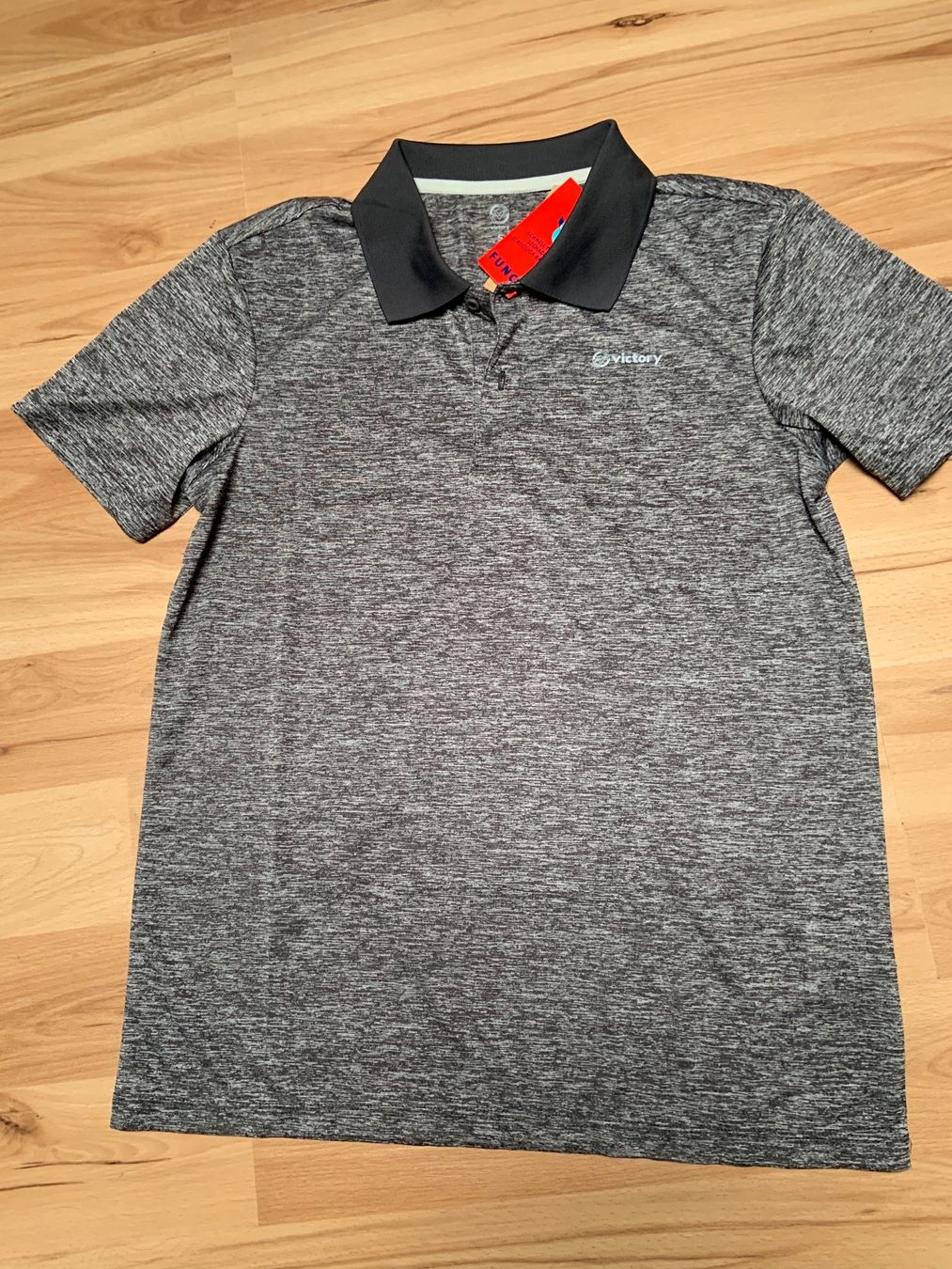 Magliette Polo: Polo (neuf) – Nuovo (secondo la descrizione) da Ecublens VD venduto da timily