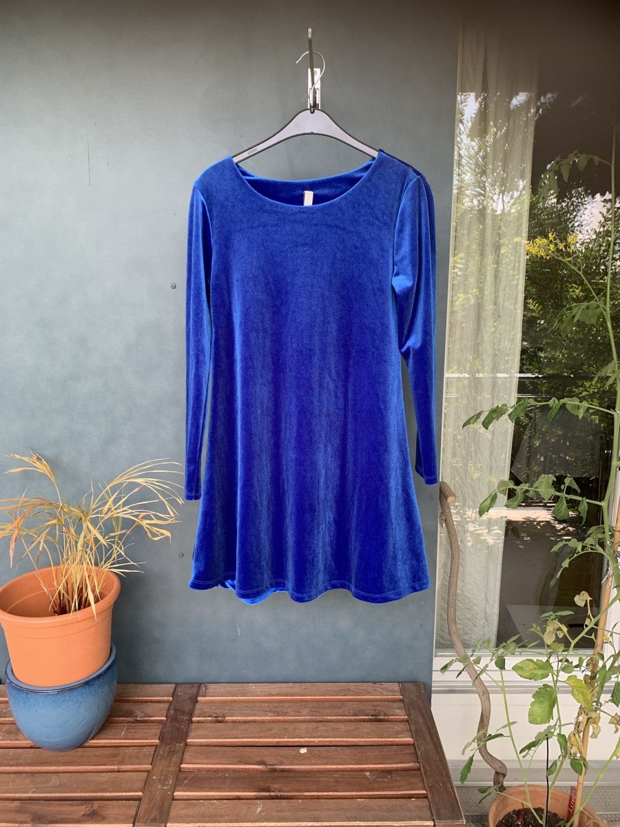Kleider: Samtkleid Blau, Gr.M – Gebraucht aus Uster von Flummi