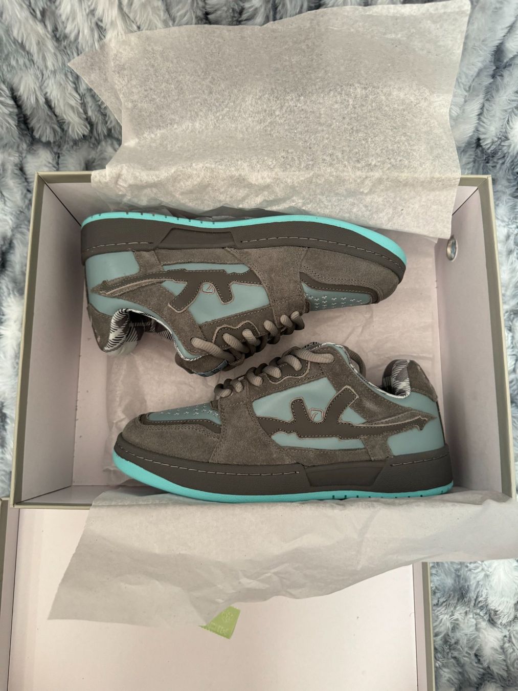 Scarpe da donna: Lostboys Archives Grey Tiffy's US 7.5 W – Nuovo e nell'imballaggio originale da Kilchberg ZH venduto da Centipaide 5