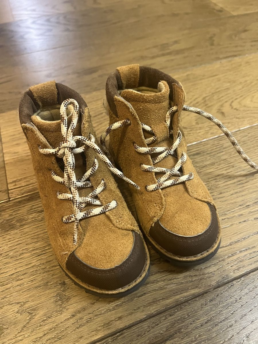 Scarpe per ragazzi: UGG Australia Children's Boots – Usato da Dübendorf venduto da dan_7qbr 1