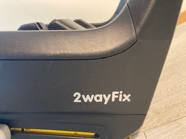 Maxi-Cosi Auto-Kindersitze: Maxi Cosi 2wayfix Station mit Kindersitz – Gebraucht aus Zürich von Laura1079 3