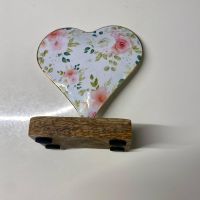 Herz-Deko mit Holzfuss, Blumendekor, Vintage Stil 🌸