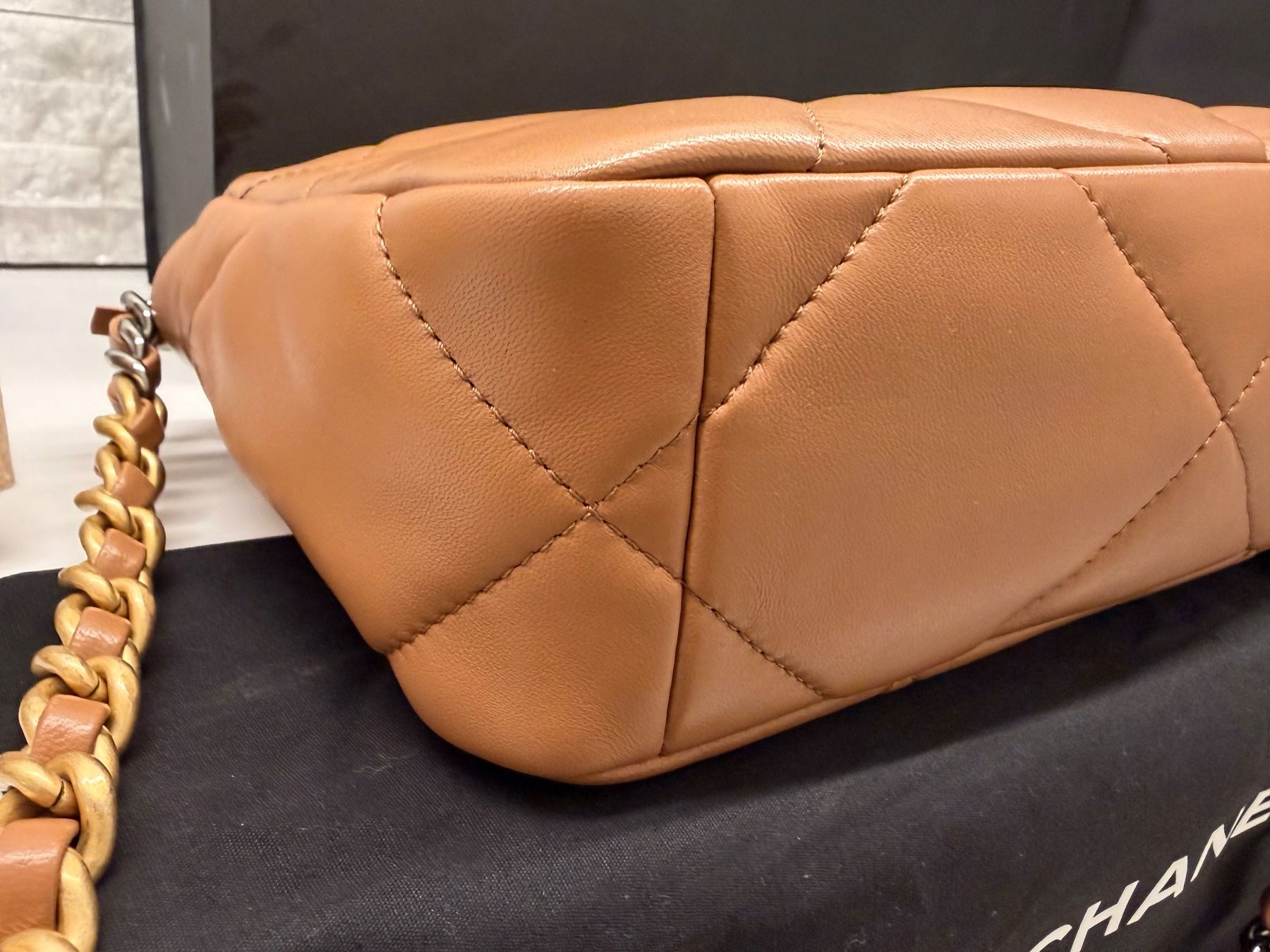 Chanel Borse da donna: Chanel 19 caramel Neu. Small – Nuovo (secondo la descrizione) da Zürich venduto da Loveluxery 7