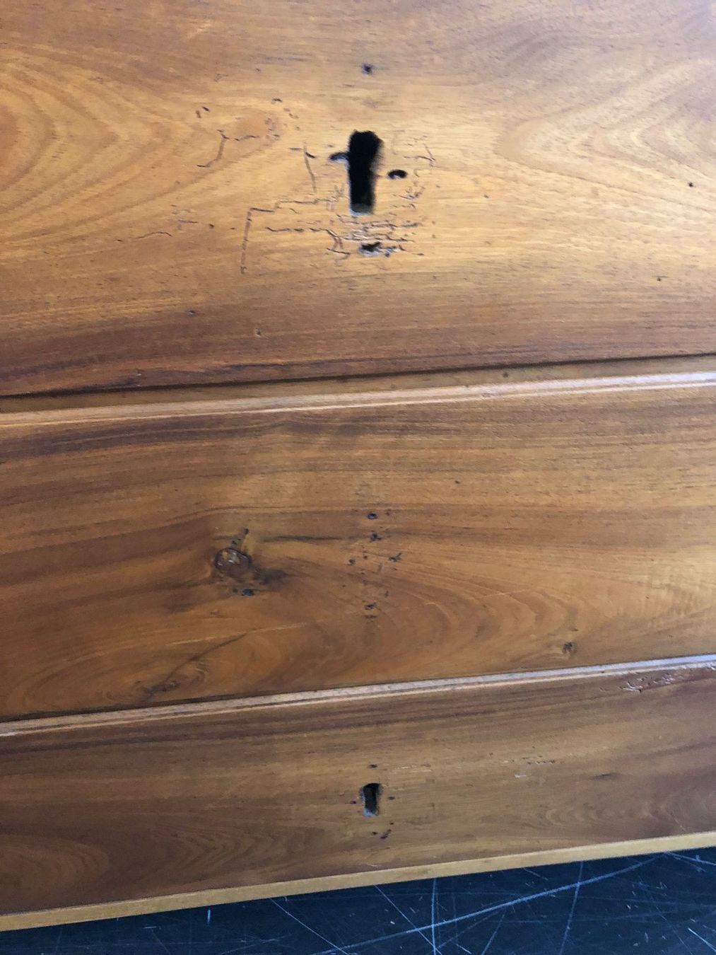 Kommoden: Alte Holz-Kommode mit vier Schubladen – Gebraucht aus Brunnen von Allerwaren 8