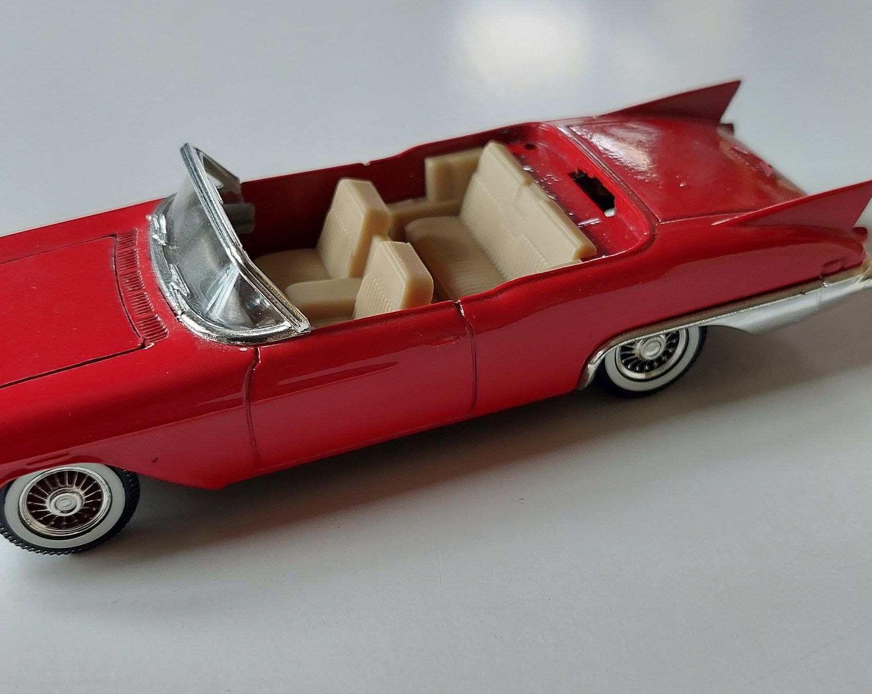 Cadillac Modellini d'auto: Cadillac Eldorado, Biarritz 1957,Rot ,12.5 cm lang ,Solida – Nuovo (secondo la descrizione) da Veltheim AG venduto da fredy_richner 7