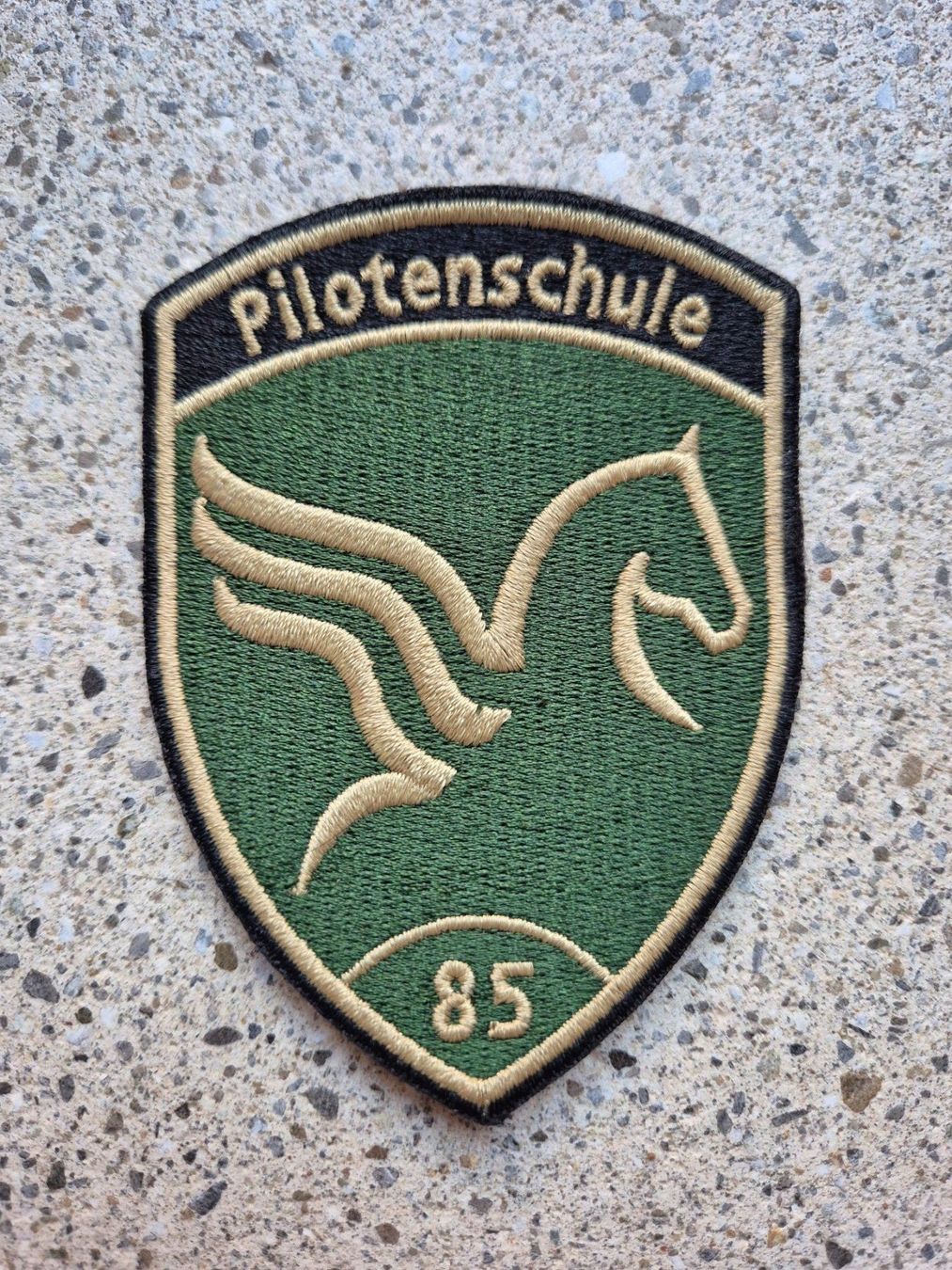 Schweizer Armee Placchette & Badge: *** Badge Pilotenschule 85  Luftwaffe ohne klett *** – Nuovo e nell'imballaggio originale da Riedholz venduto da fr_sIruP