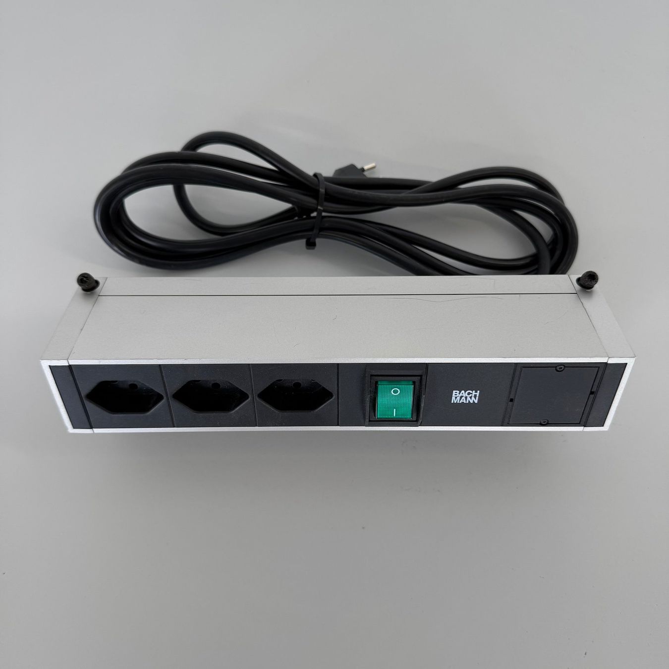 Alimentazione elettrica: Bachmann Desk 2 Mehrfachstecker – Usato da Schönenwerd venduto da mcofficeshop