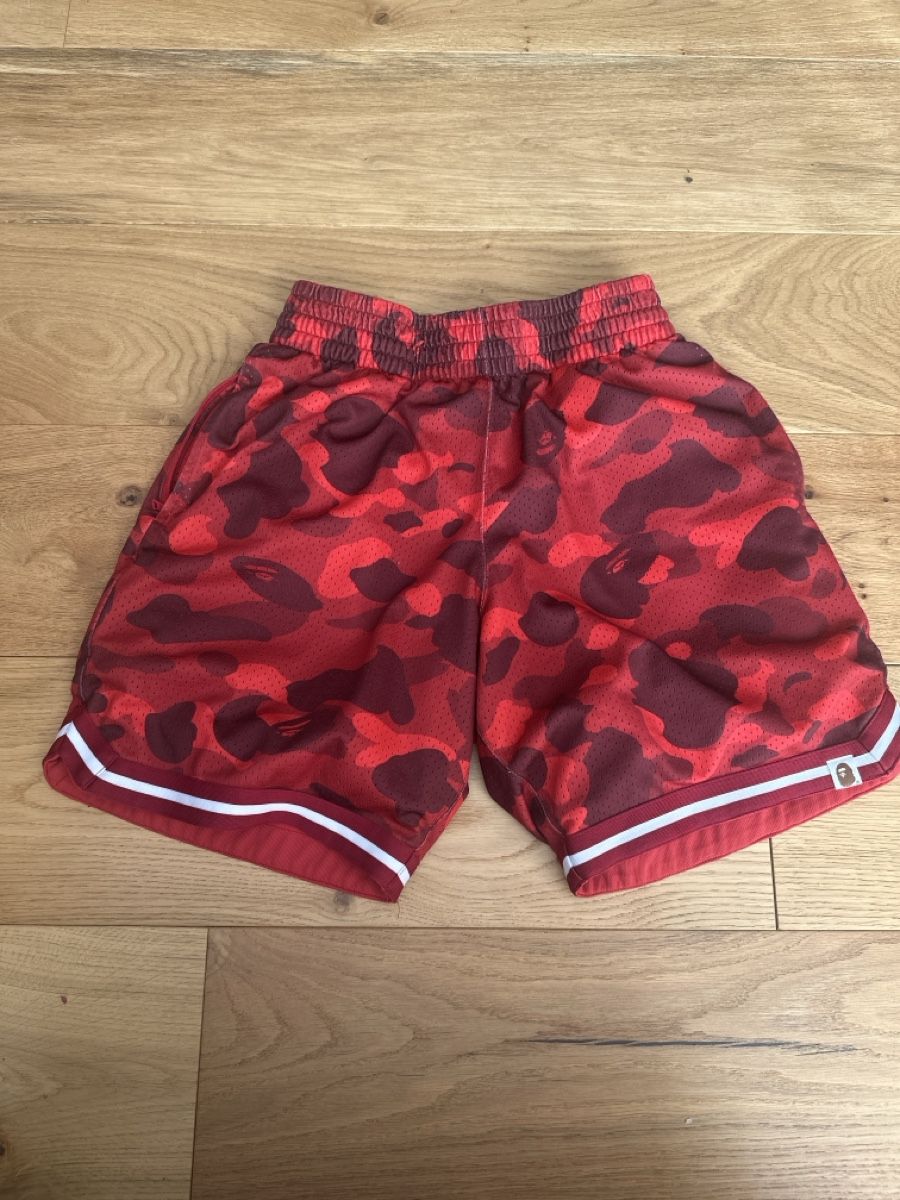 Bape Pantaloni: Short Bape – Usato da Founex venduto da reb_fws9