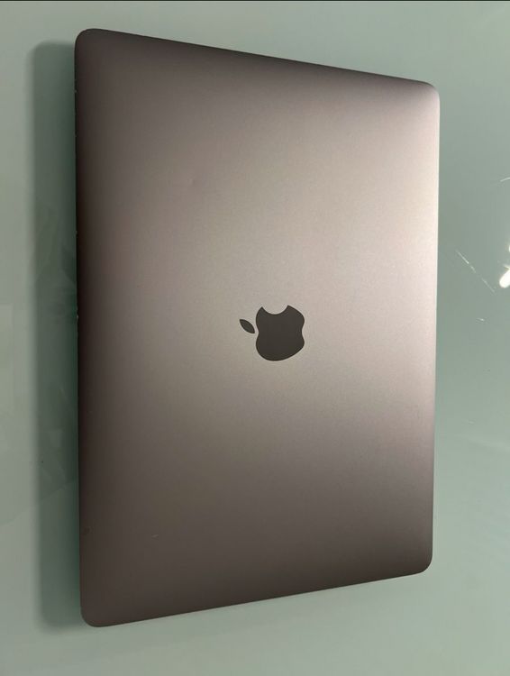 Macbook Air 500GB silber/schwarz | Kaufen auf Ricardo