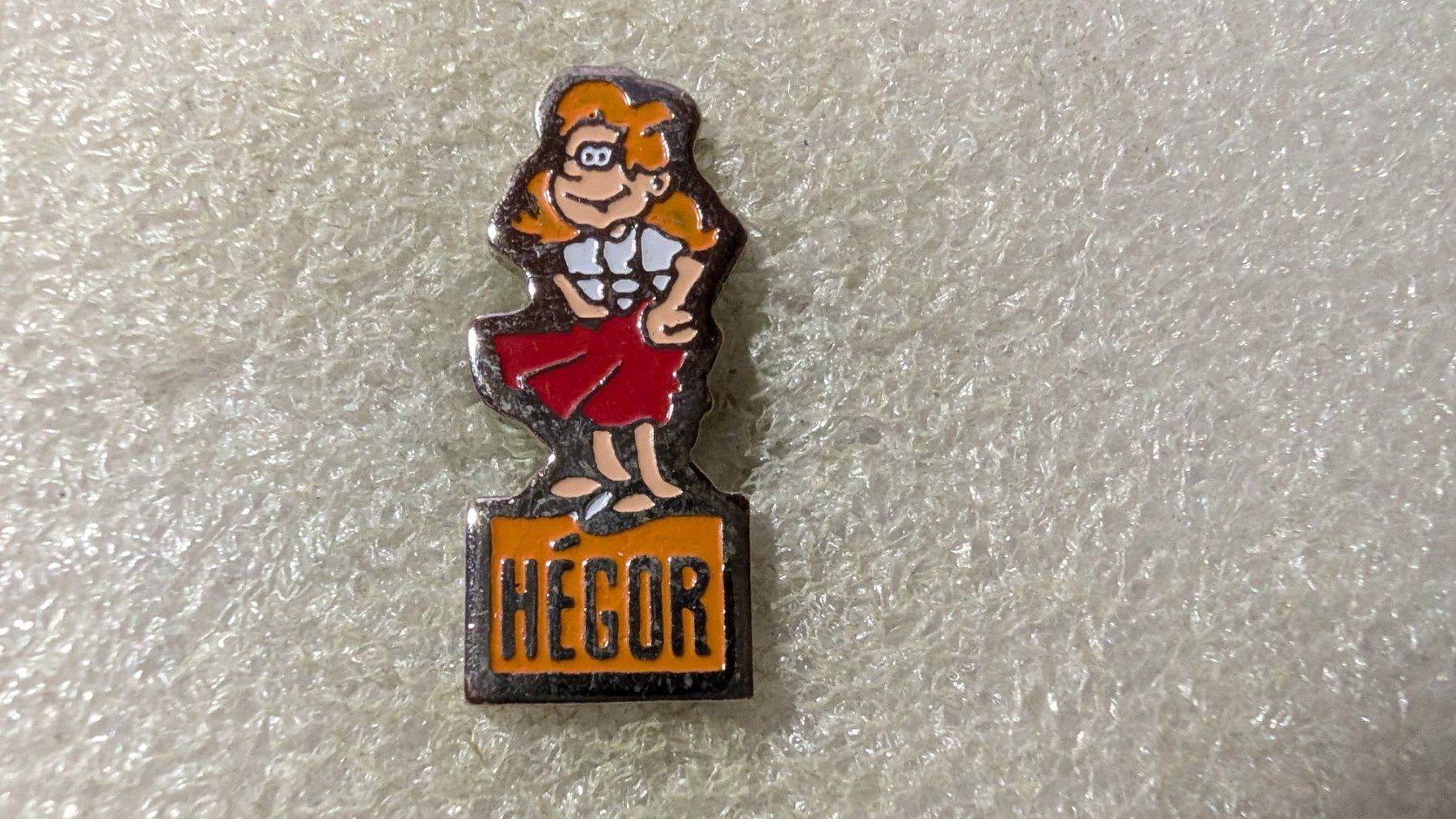 Placchette & Badge: Ansteckpin 205: Hegor – Usato da Oppligen venduto da Pin-Fall-Shop