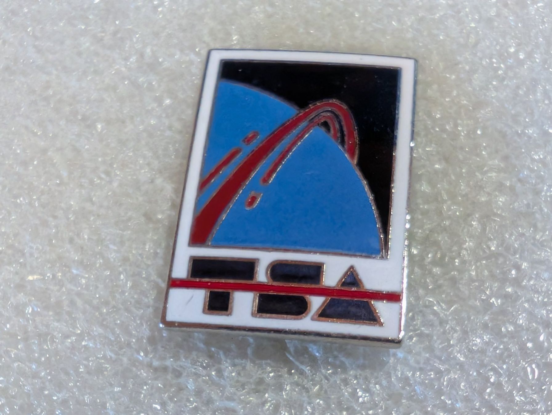 Plaketten & Abzeichen: Ansteckpin 233: TSA – Gebraucht aus Oppligen von Pin-Fall-Shop