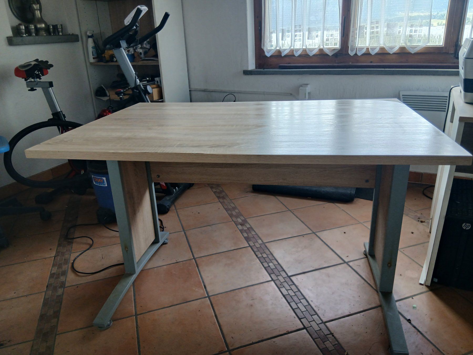 Livique Scrivanie: Bureau solide en bois clair – Usato da Lüscherz venduto da Tulipe1 2
