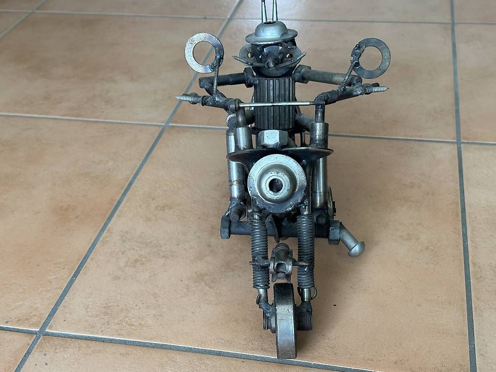 Modellbausätze & Standmodelle: Recycle Art Motorrad  – Gebraucht aus Schaffhausen von Coolhand 2