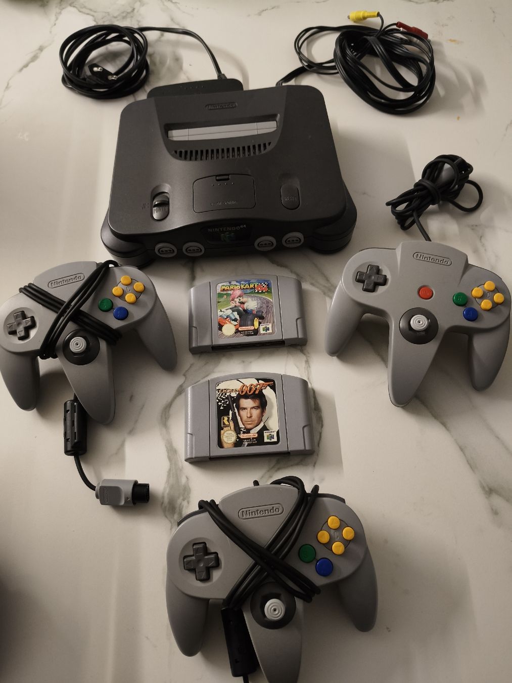 Nintendo Konsolen: Nintendo 64 Konsole mit 3 Controller & 2 Spiele Top! – Gebraucht aus Oensingen von ece_8k7q 1