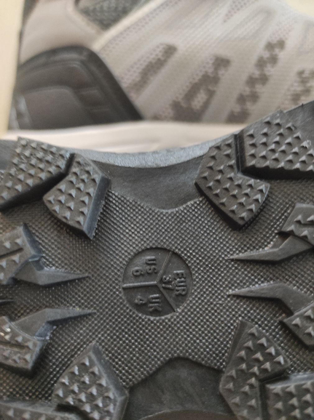 Chaussures filles: Wanderschuhe  gr 37, grau, neu. – Neuf (Voir description) à Rupperswil par Tynna 2