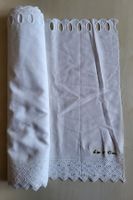Stoffresten weisse Gardine mit Lochstickerei, 6m x 45cm