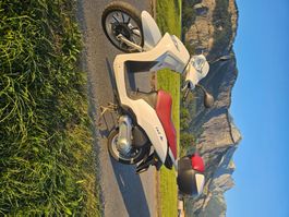 Zu Verkaufen Roller Peugeot Belville 125 ccm, mit Neue Mfk