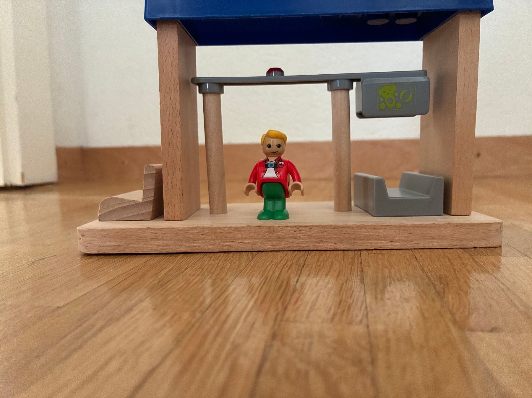 Spielzeuge: Aéroport (compatible BRIO) – Gebraucht aus Lausanne von Cocotteka 3