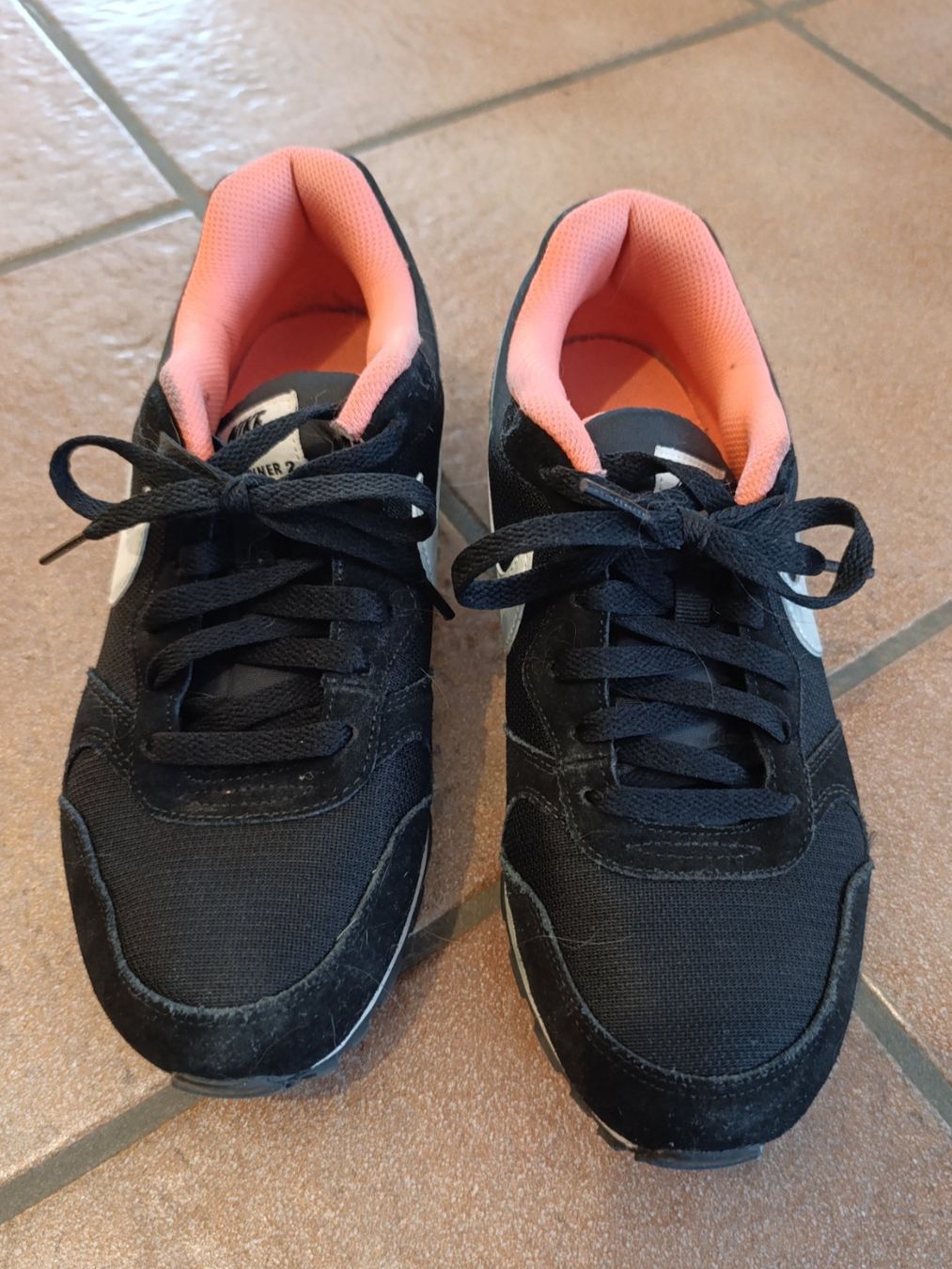 Nike Chaussures femmes: Nike Sneaker MD Runner 2, Grösse 40 – D'occasion à Silvaplana par Suomi3101 1
