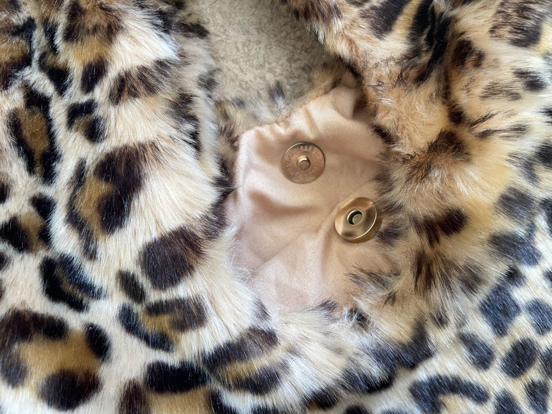 Borse: Fluffige Tasche mit Leopardenmuster – Usato da Thun venduto da ima_5xdp 1