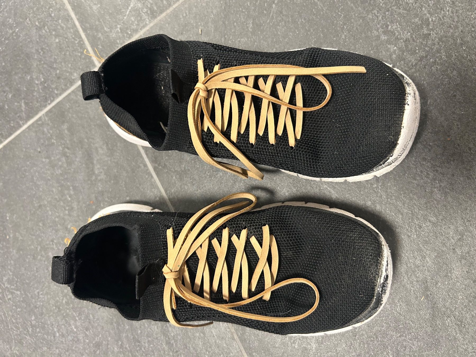 Esprit Scarpe da donna: Baskets Esprit noires et beige – Usato da Bôle venduto da sev_n85b