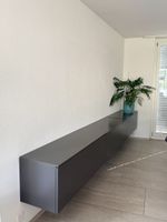 Lowboard zum Aufhängen, 3 x 120cm.