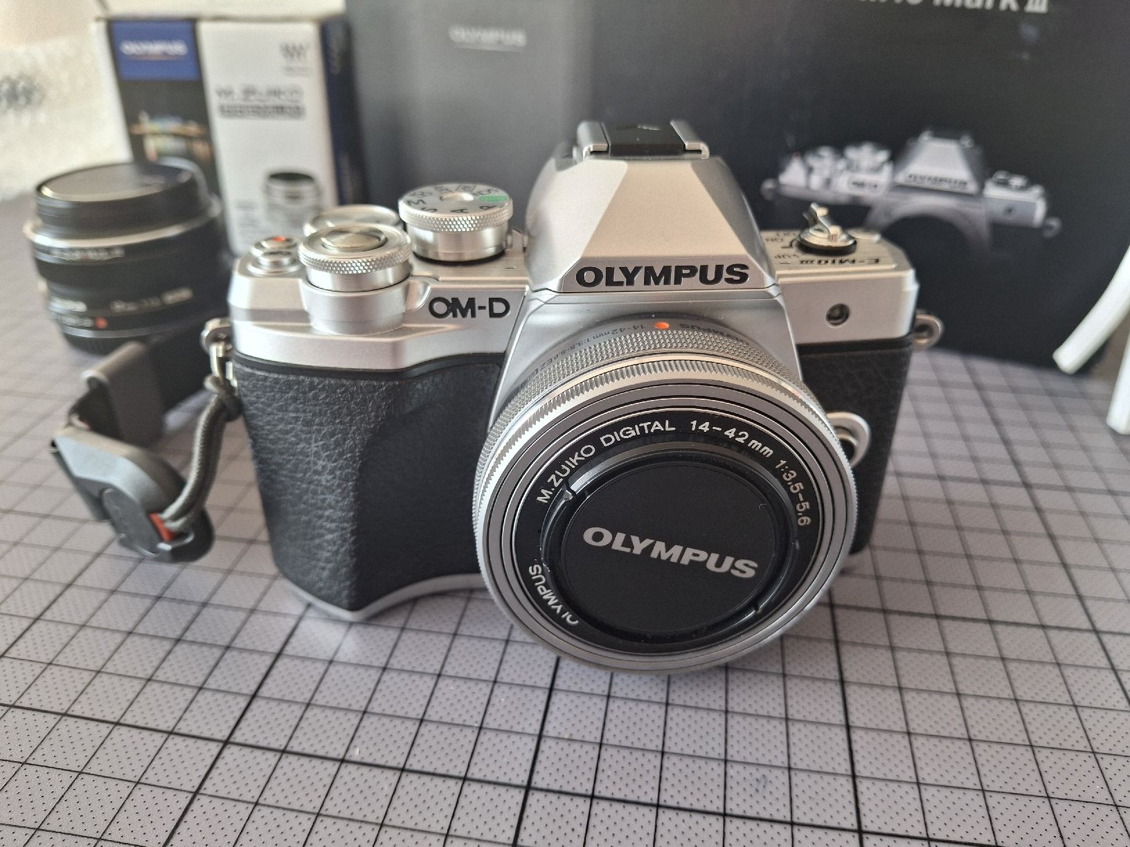 Olympus Fotocamera: Olympus OM-D E-M10 Mark III mit  2 Objektiven – Usato da Zug venduto da mike.m 2
