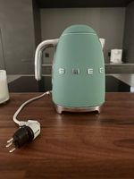 Neuwertiger SMEG Wasserkocher in Grün Matte, 1.7L