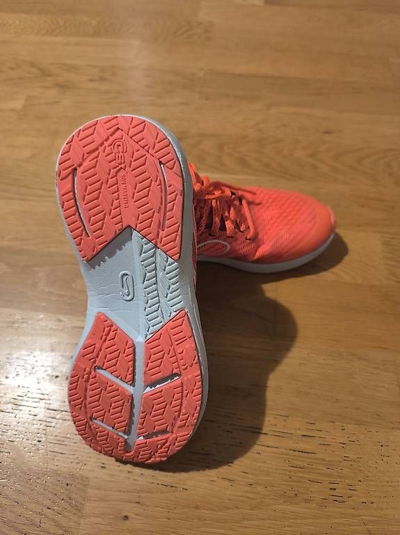 Decathlon Scarpe da uomo: Baskets de sport taille 33 – Usato da Lausanne venduto da gri_25tp 1