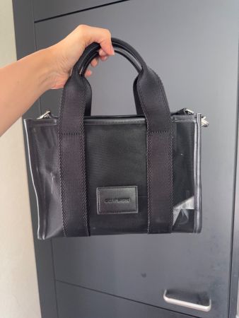 Black shoulder bag