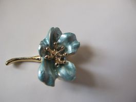 Hübsche Brosche Blume türkis goldfarben