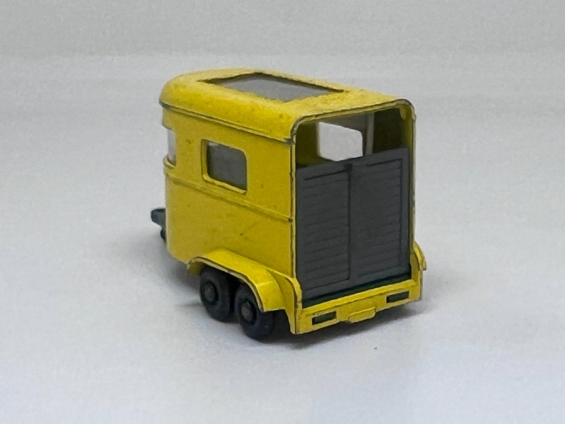 Matchbox Modellini d'auto: Matchbox Pony Trailer #459 – Usato da Wildegg venduto da LaaBoutique 2