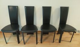 4 robuste Lederstühle