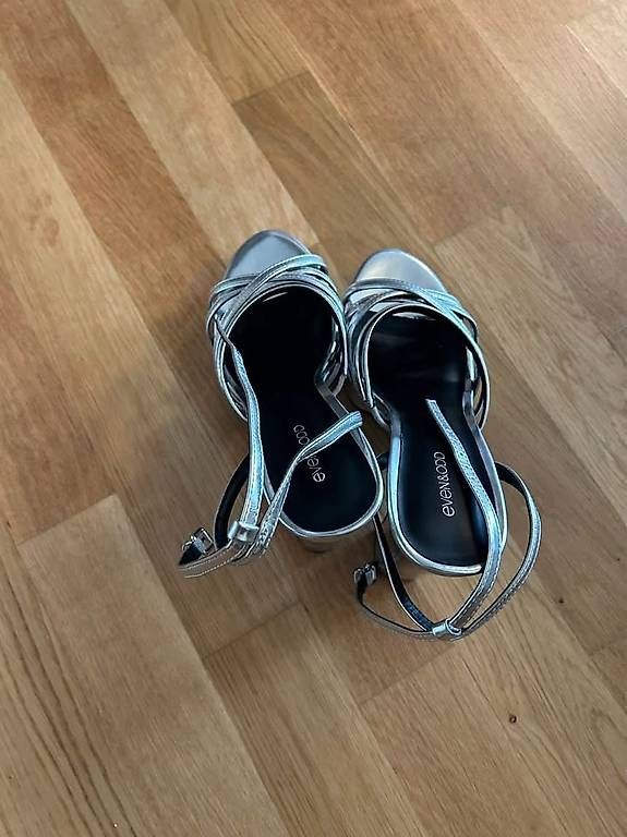 Chaussures femmes: even&odd silver platform sandals – D'occasion à Schlieren par jul_yrw7 2