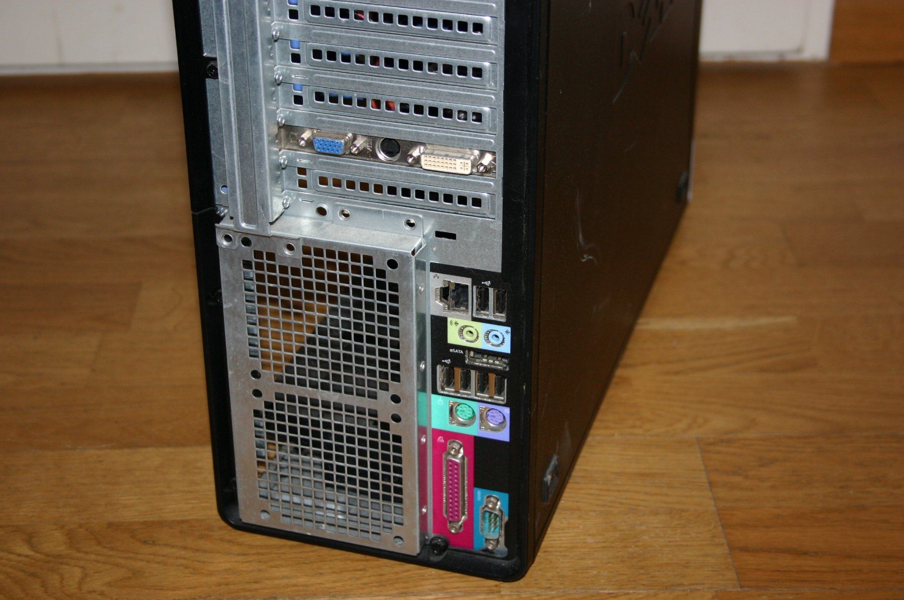 Dell PC: DELL Precision T5500 mit Win7, fehlende Seitenwand – Usato da Stettlen venduto da Bigjm 3