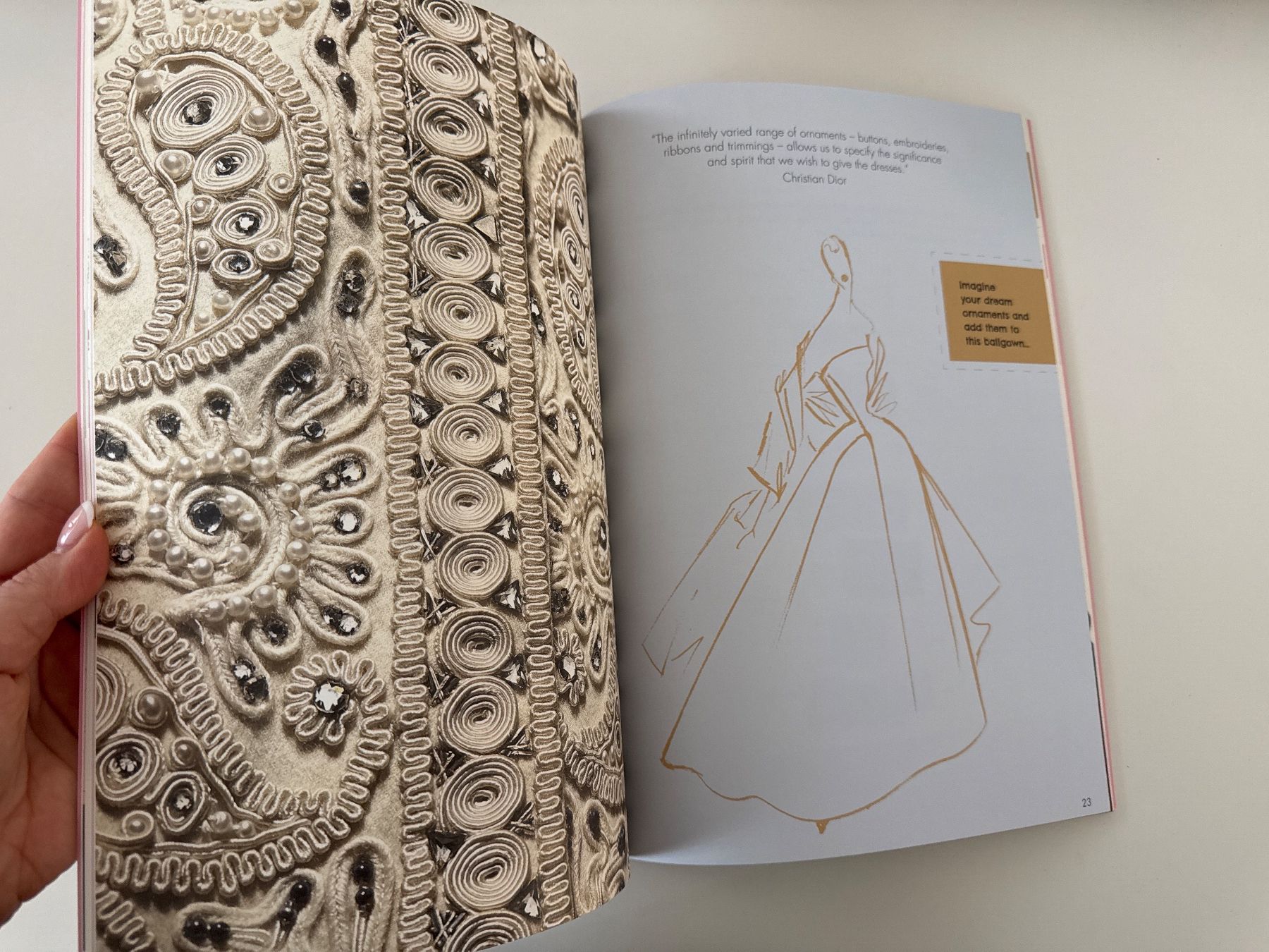 Libri: Dior Activity Book – Nuovo (secondo la descrizione) da Solothurn venduto da Vintage87 2