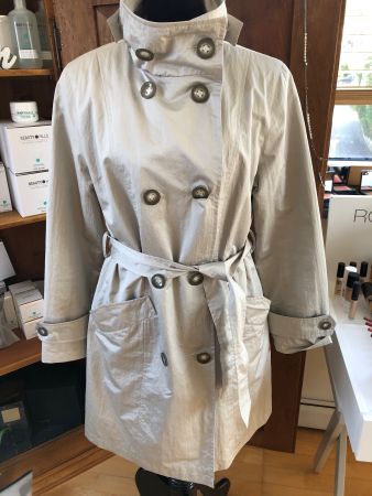 Damen Trenchcoat hellbeige mit Gürtel gebraucht guter Zus...