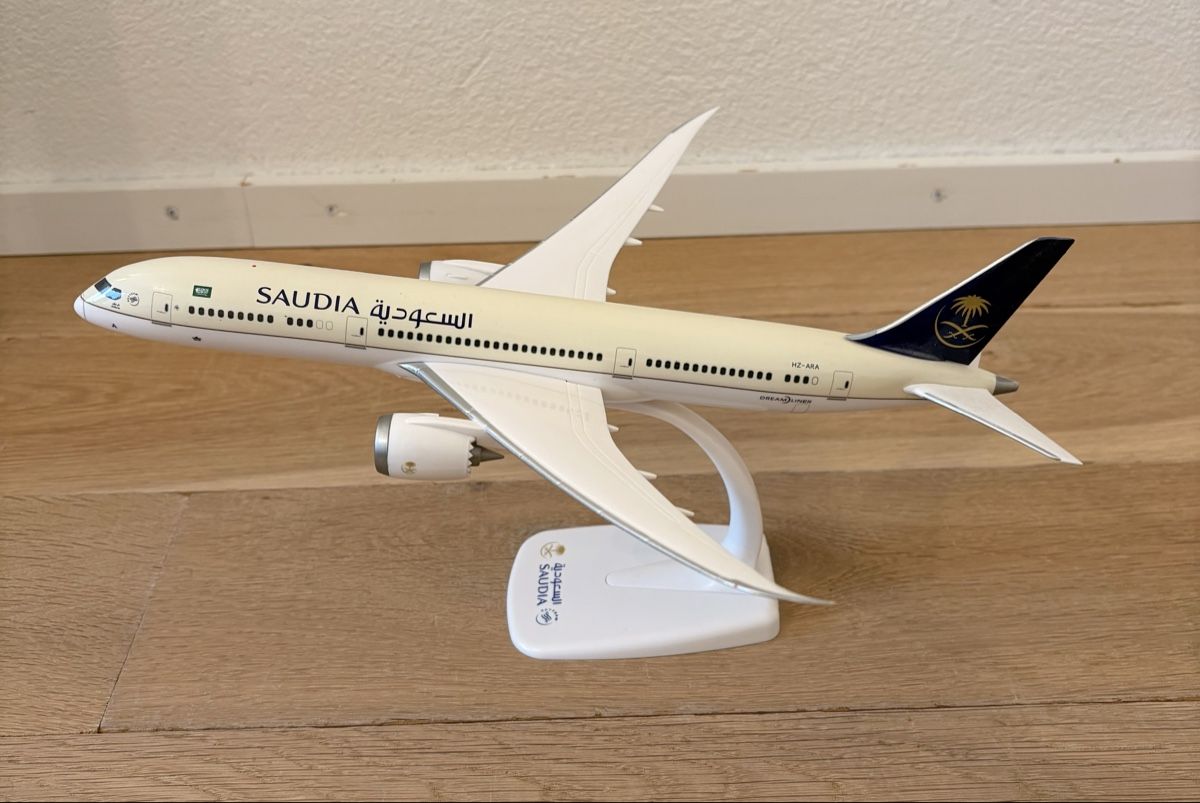 Kit di modellismo & Modellini statici: Modellflugzeug SAUDIA HZ-ARA Dream Liner – Nuovo (secondo la descrizione) da Stäfa venduto da jgw007 4