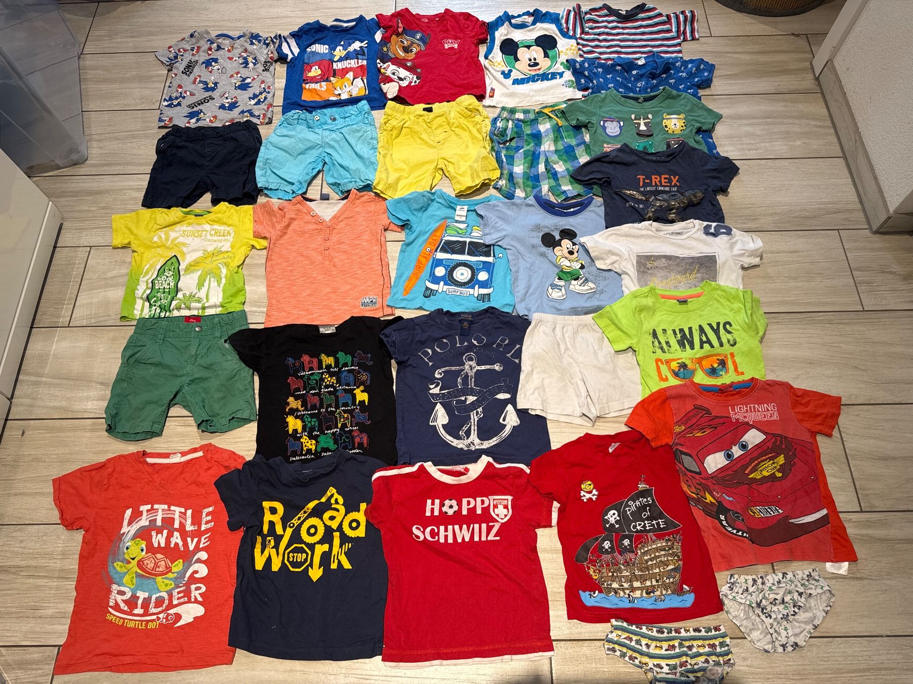 Lotti & Set di vestiti: Jungen Sommer Set Gr 98, 29 teilig – Usato da Gelterkinden venduto da Familienferien