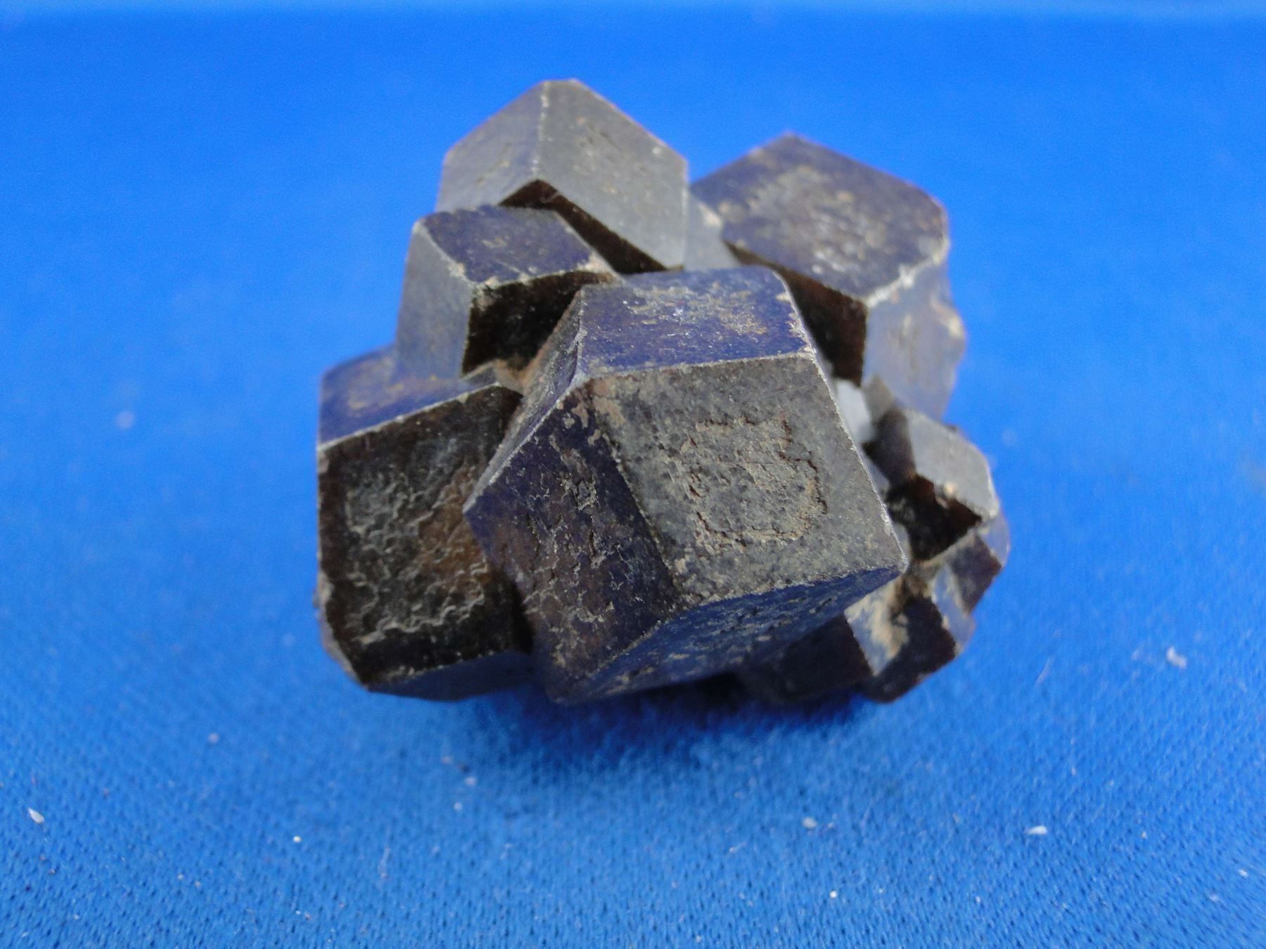 Minerali & Pietre curative: Granat var Melanit – Usato da Schinznach Bad venduto da Demerald 4