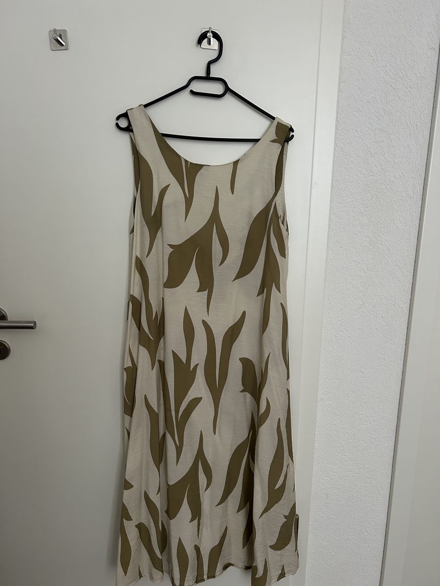 Vestiti: Oversize Summer Dress with Leaf Pattern - Size Small – Usato da Marin-Epagnier venduto da Kty_1907 2