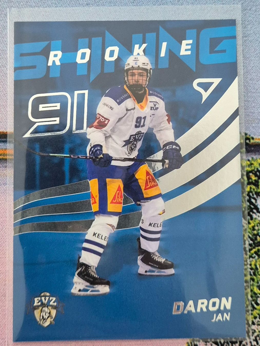 Sportzoo Carte collezionabili: Jan Daron Shining Rookie EV Zug EVZ – Nuovo (secondo la descrizione) da Biel/Bienne venduto da raphdu